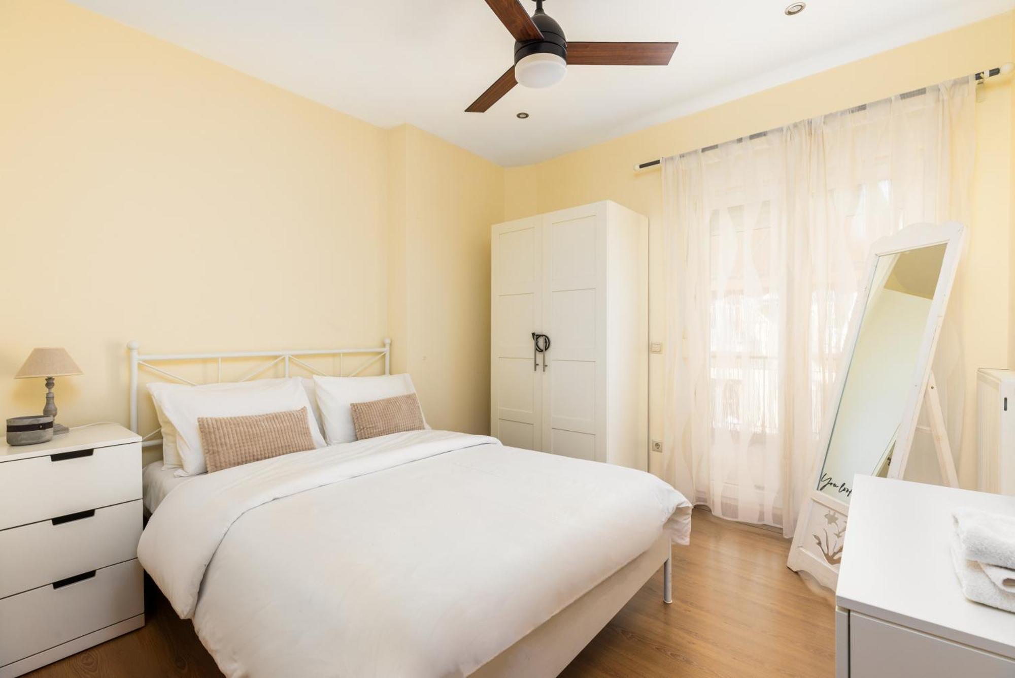 Elegant Center Apartment